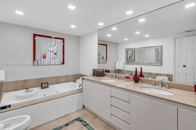 Building Photo - 1643 Brickell Ave