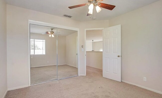 Building Photo - Spectacular FOLSOM 4/3 - Waiting For You!  Please Read Entire Ad For Viewings!