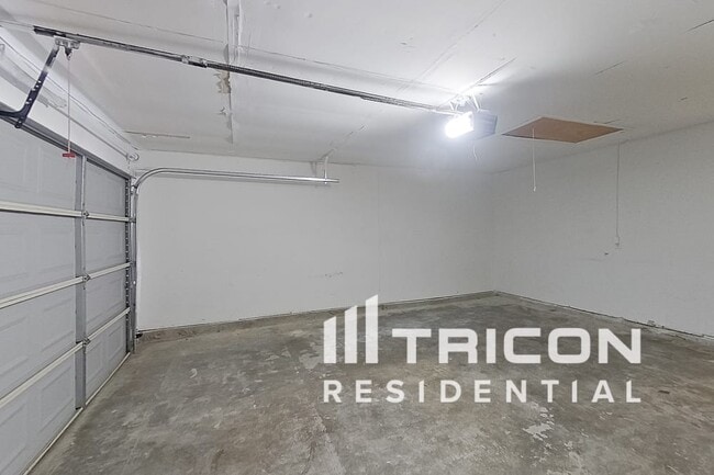 Building Photo - 1221 Aldenwood Dr