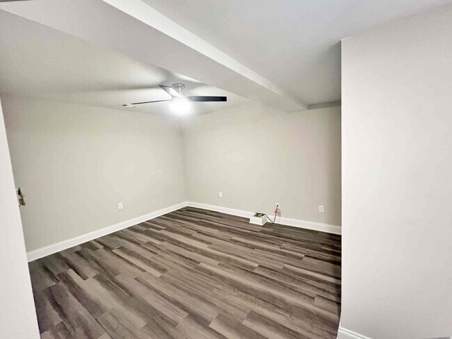 Building Photo - Completely Renovated 3 BR/3 BA Ranch with ...