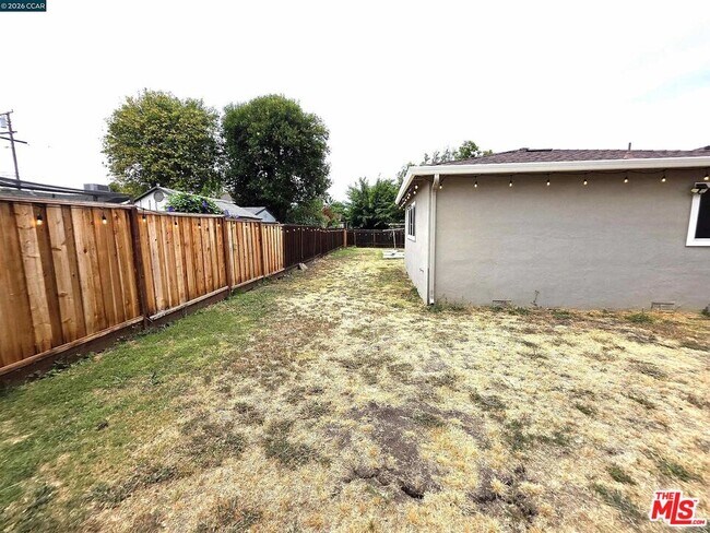 Building Photo - 2068 Revere Dr