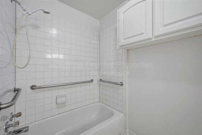 Building Photo - 2418 Loy Lake Rd