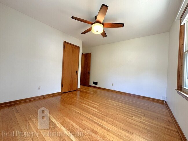 Building Photo - Beautiful home in Clintonville