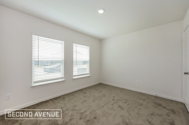 Building Photo - 1321 Woodwinds Dr