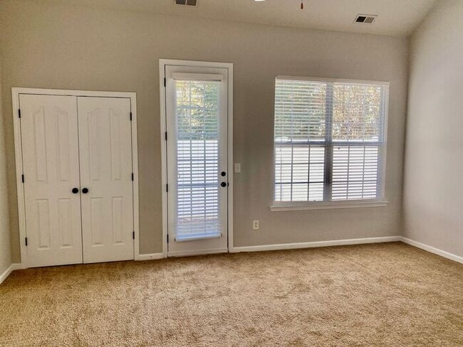 Building Photo - 1bd/1bath with a great loft in a perfect area!