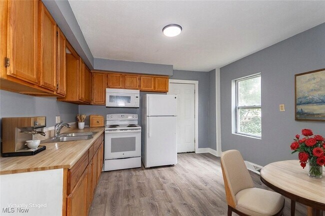 Building Photo - 3724 W 41st St