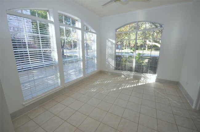 Building Photo - 5634 Heather Run Dr