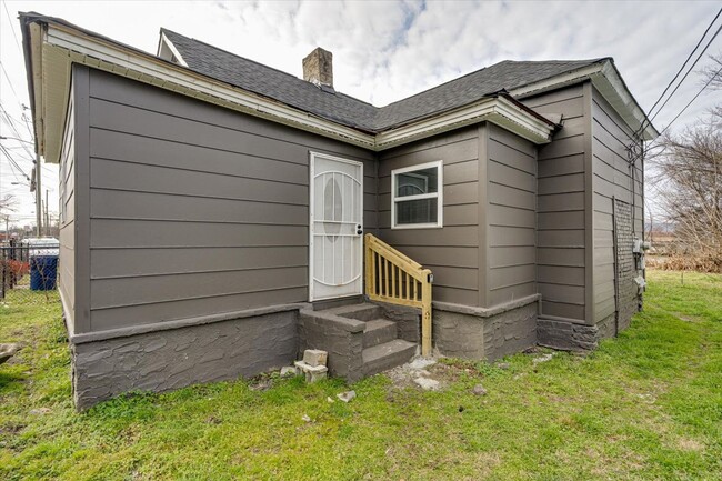 Building Photo - 555 Dodson Ave