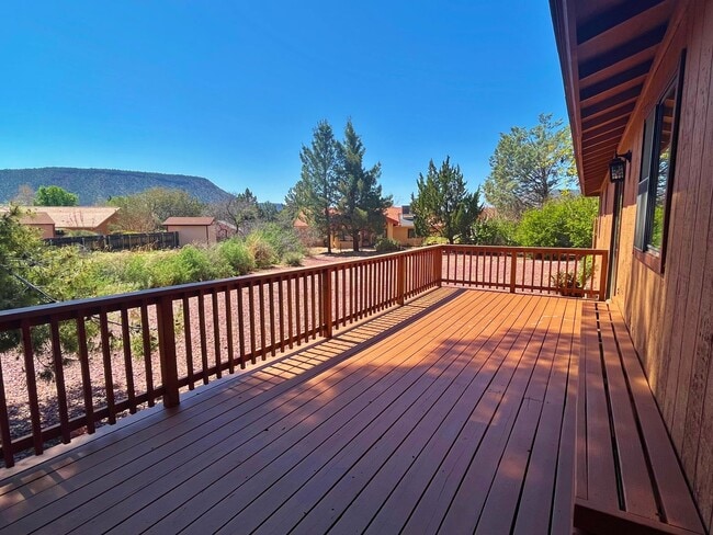 Building Photo - HOUSE - VILLAGE OF OAK CREEK