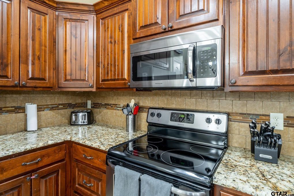 Building Photo - 121 Bois D Arc Dr