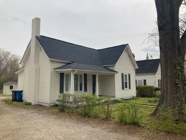 Building Photo - Super cute, newly renovated 3 bed, 1 bath ...