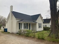Building Photo - Super cute, newly renovated 3 bed, 1 bath ...