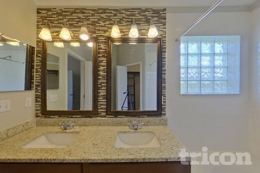 Building Photo - 15206 Markham Dr