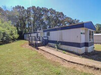 Building Photo - Completely Updated 3BR/2BA Trailer in Musc...