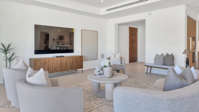 Building Photo - 6587 N Palmeraie Blvd