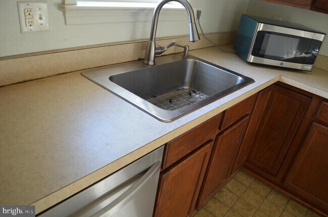 Building Photo - 12113 Fallen Timbers Cir