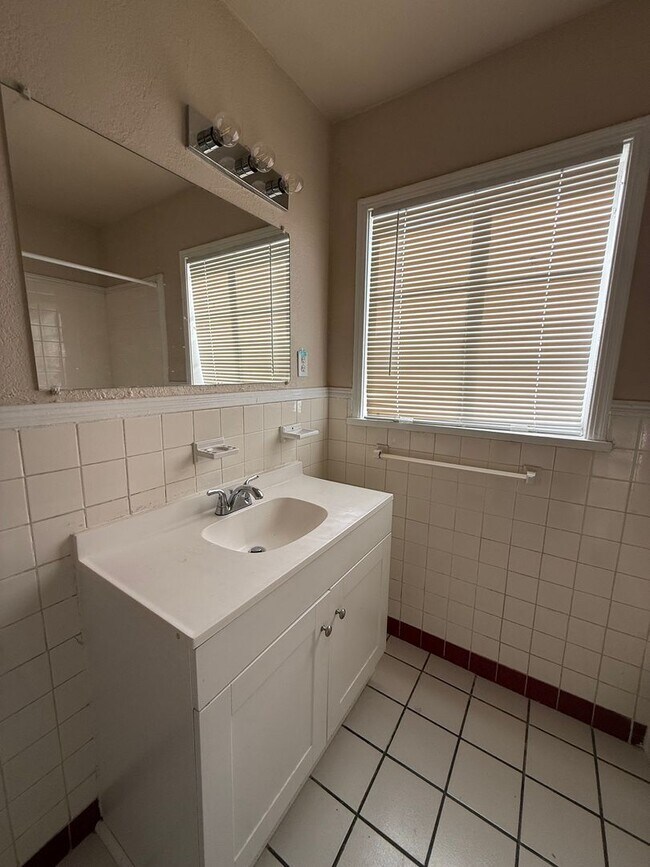 Building Photo - Charming 2 bedroom, 1 bathroom home in Norman