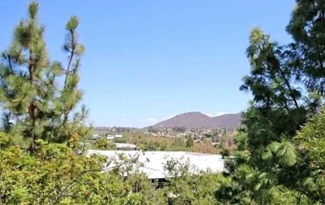 Building Photo - 10921 Sabre Hill Dr