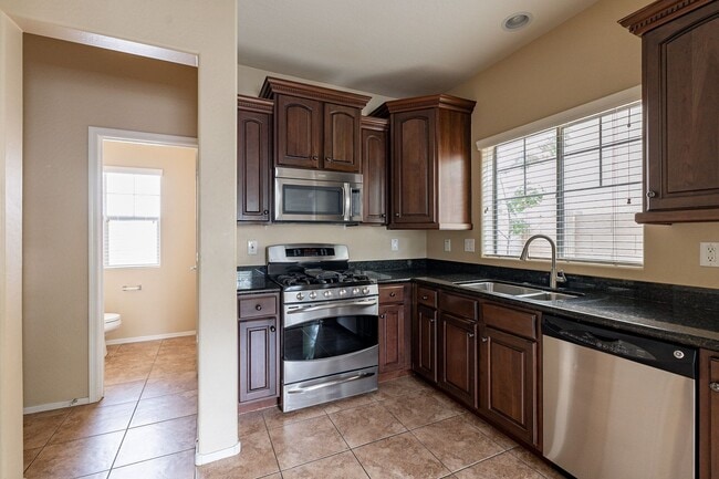 Building Photo - 3 bedroom home in Surprise