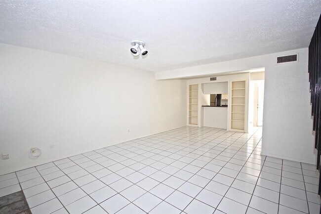 Building Photo - 6111 Beverly Hill St