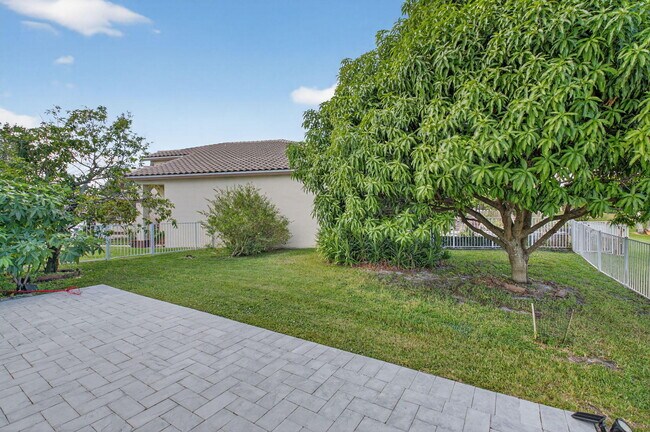 Building Photo - 3943 Westchester Way