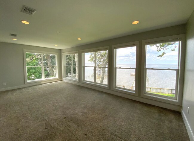 Building Photo - 2380 W Bayshore Rd
