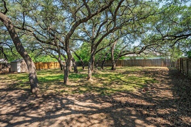 Building Photo - 2401 Haven Dr