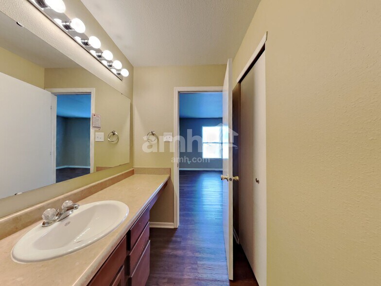Building Photo - 1002 Belvedere Dr