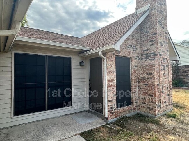 Building Photo - 6714 Old Stone Dr