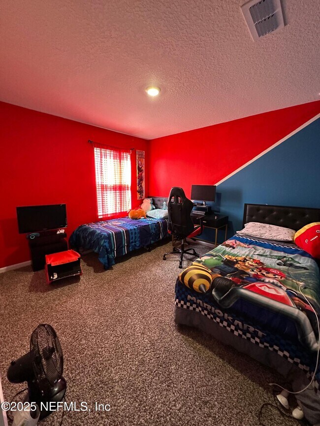 Building Photo - 2062 Garrison Wy