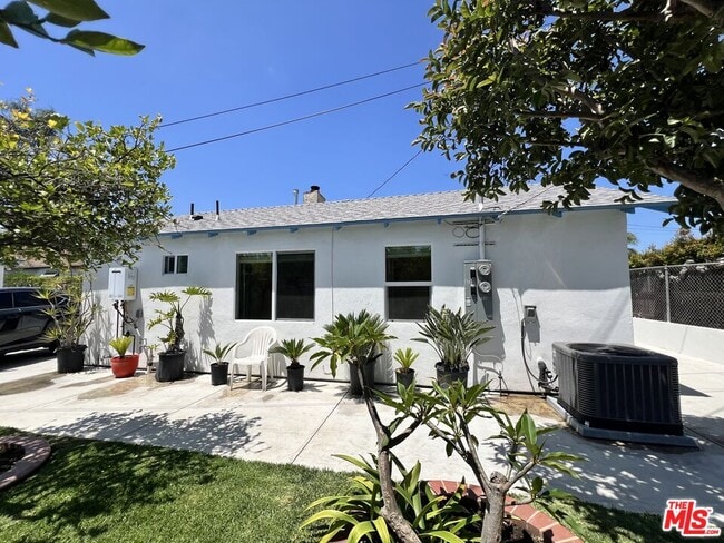 Building Photo - 3753 W 60th St