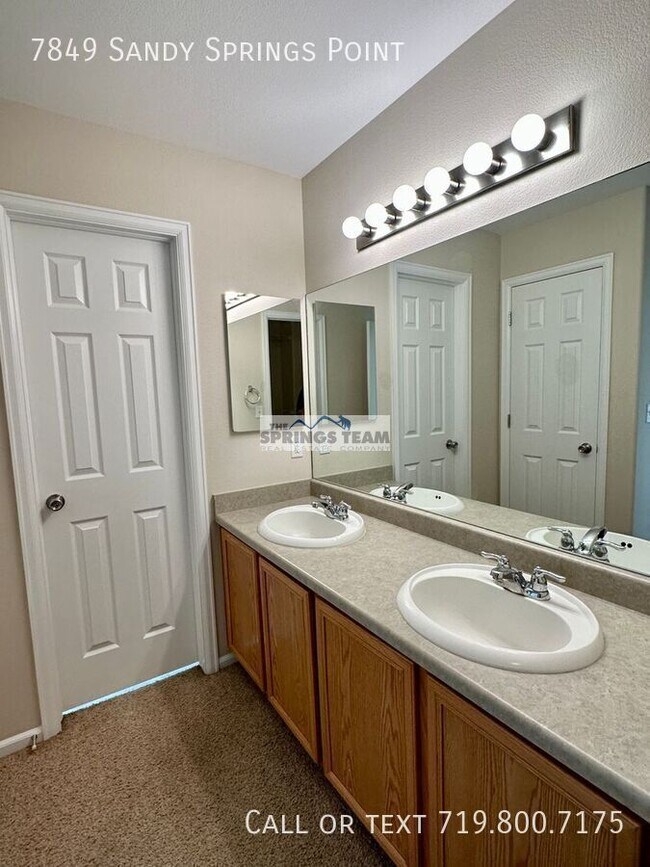 Building Photo - 7849 Sandy Springs Point