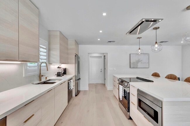 Building Photo - 530 NW 14th St