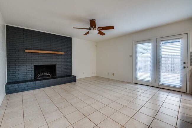 Building Photo - MODERN HOME IN THE HEART OF FORT WORTH!