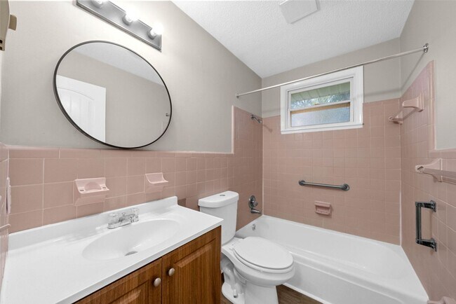 Building Photo - 114 Tandy Dr