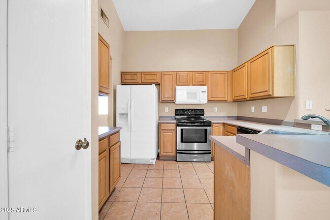 Building Photo - 8544 W Cherry Hills Dr