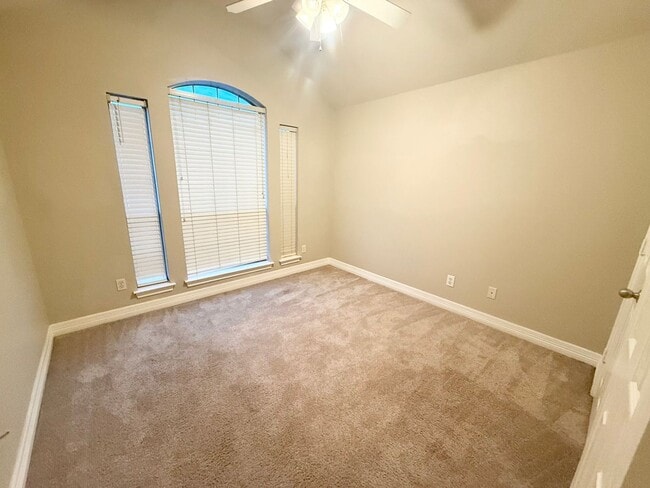 Building Photo - 4 bedroom near South Tyler!