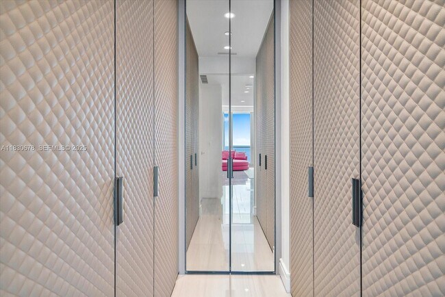 Building Photo - 17901 Collins Ave