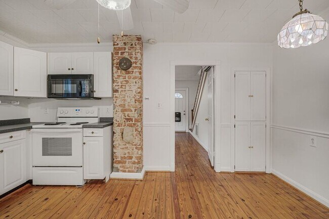 Building Photo - 918 Mercer St