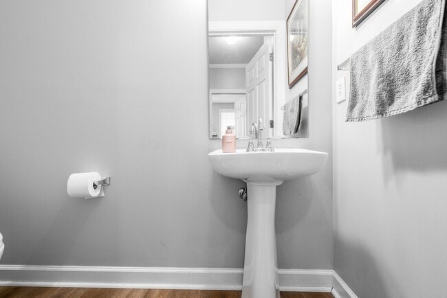 Building Photo - Cute & Cozy Condo in Southern Village!