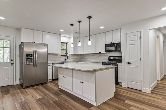 Building Photo - 229 Burkett St