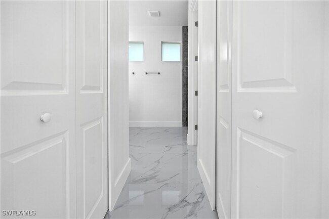 Building Photo - 918 Hollister Ave