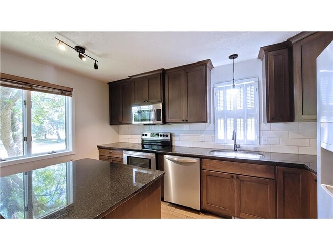 Building Photo - 512 Nelson Ct