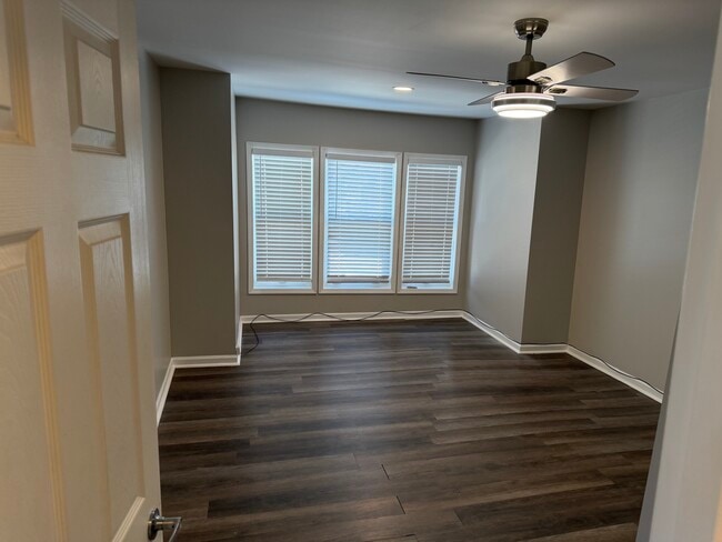 Building Photo - 218 S 14th Ave