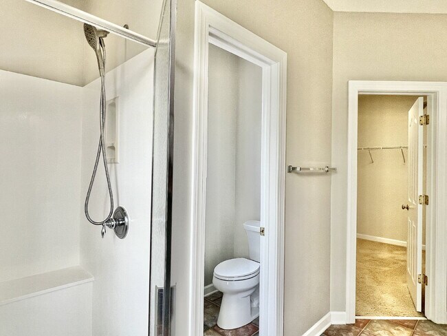 Building Photo - SPACIOUS AND CONVENIENT