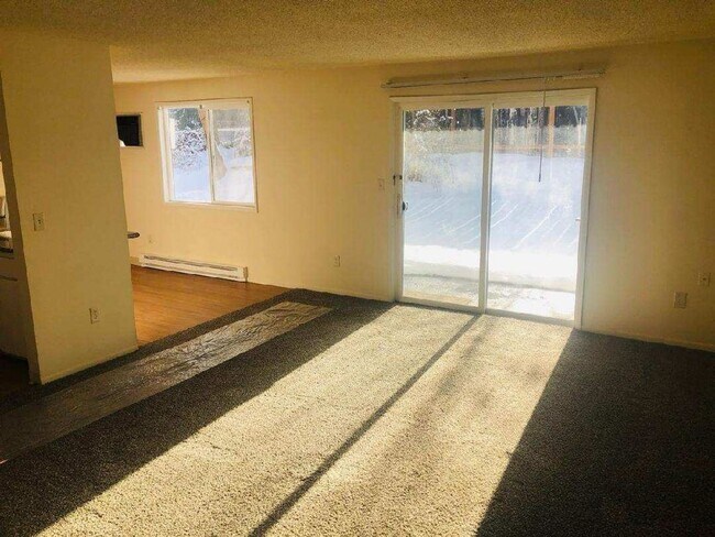 Building Photo - Mission East Apts 2 br/1 bath ground floor...
