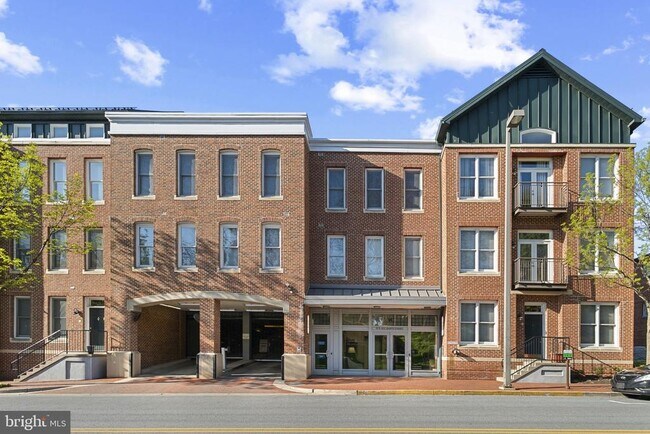 Building Photo - 35 E All Saints St