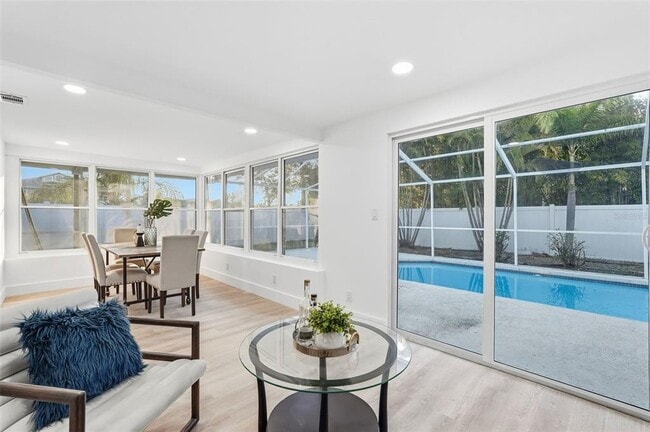 Building Photo - 2470 Del Rio Way