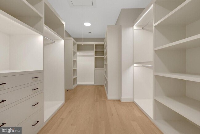 Building Photo - 6226 Kellogg Dr