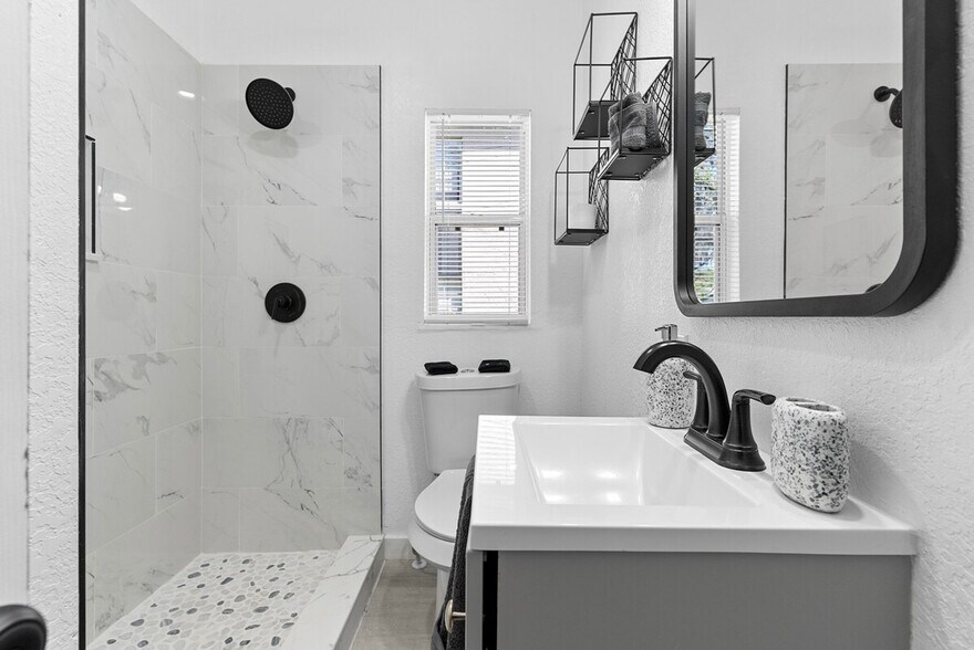 Building Photo - 316 E Amelia St